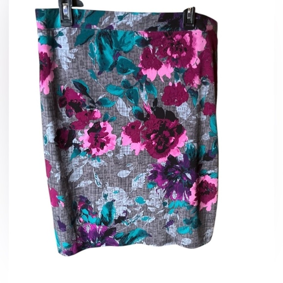 Jaclyn Smith Collection Women’s Floral Skirt - Picture 2 of 4